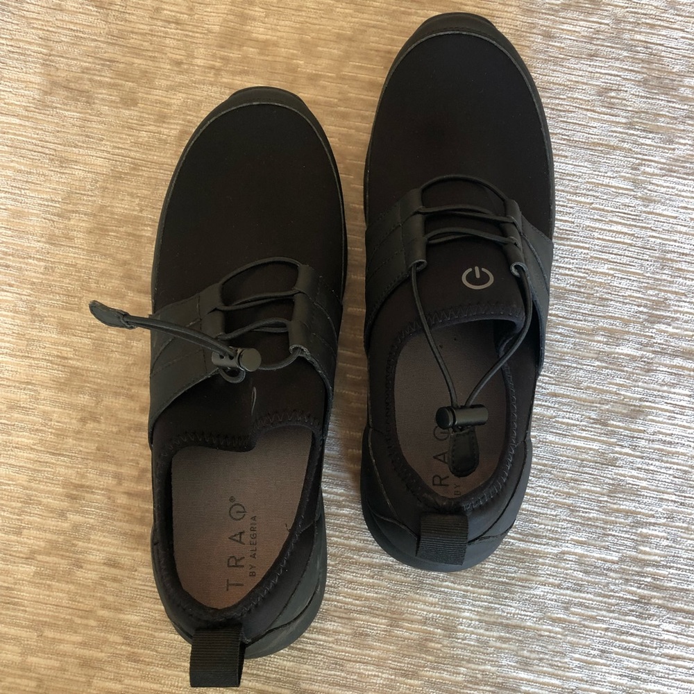 Traq by Alegria Cynch Black Slip On TRA-CYN-M7001 45 EU/11 US